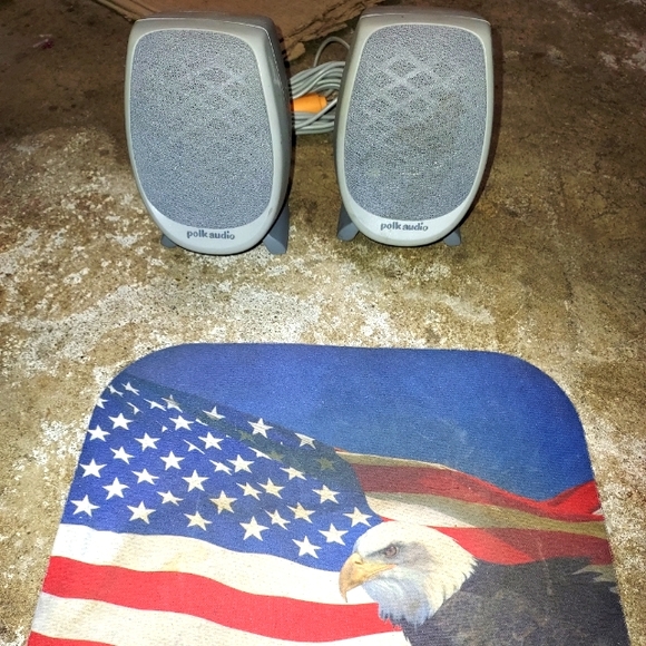 Polk Audio Speakers - Picture 1 of 2